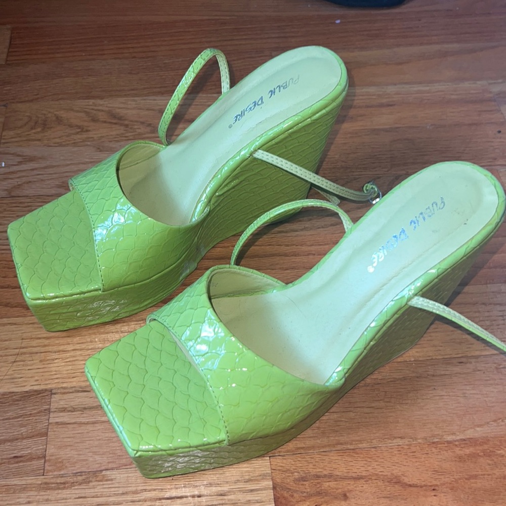 Public desire heels